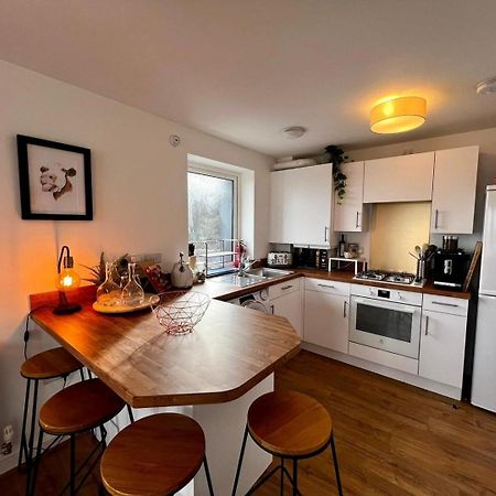 Two Bedroom Apartment In Barry-Close To Beach Exterior photo