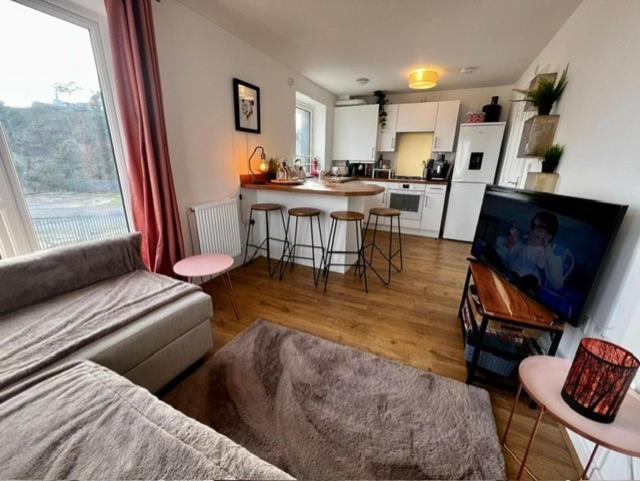 Two Bedroom Apartment In Barry-Close To Beach Exterior photo