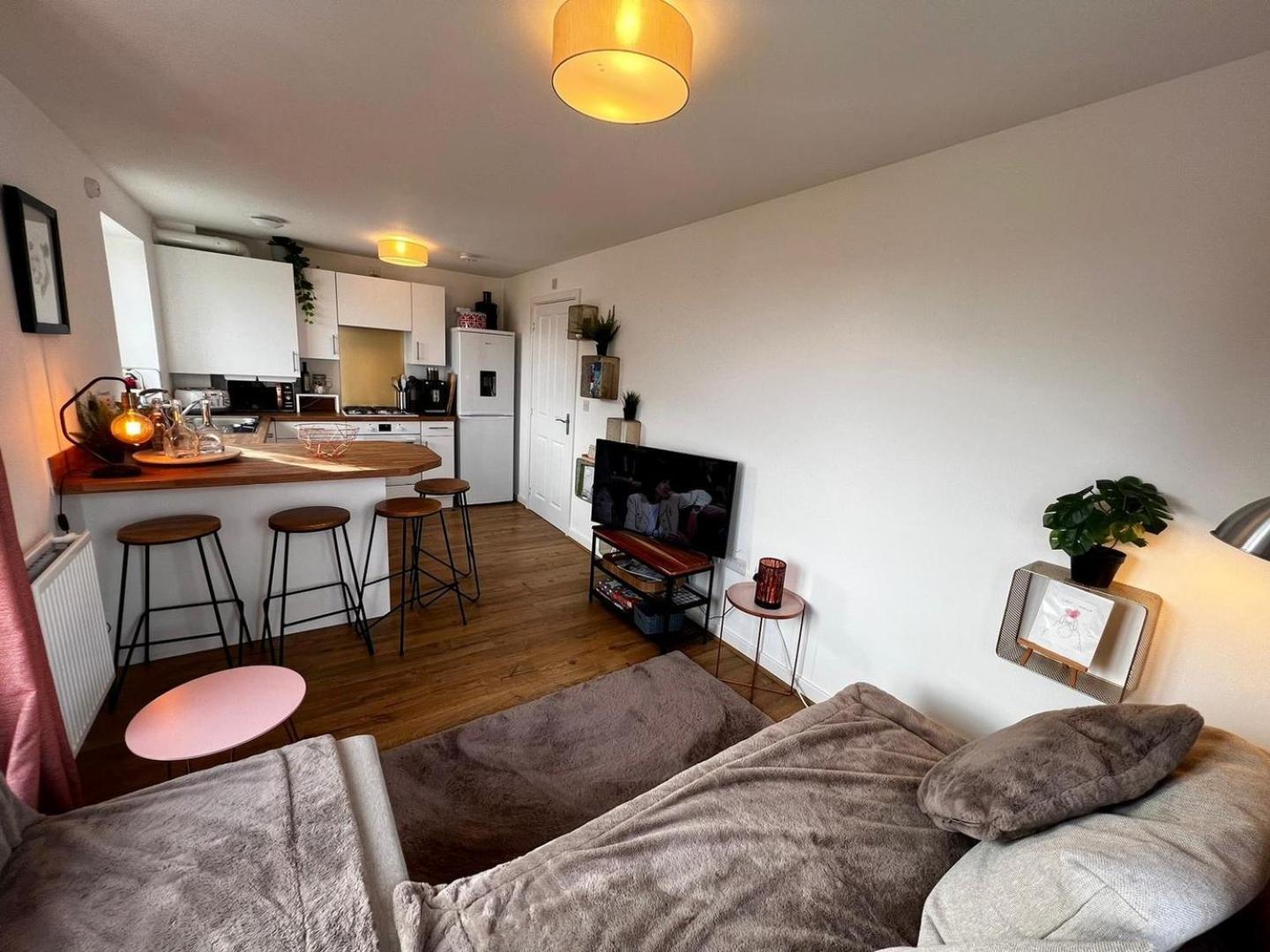Two Bedroom Apartment In Barry-Close To Beach Exterior photo