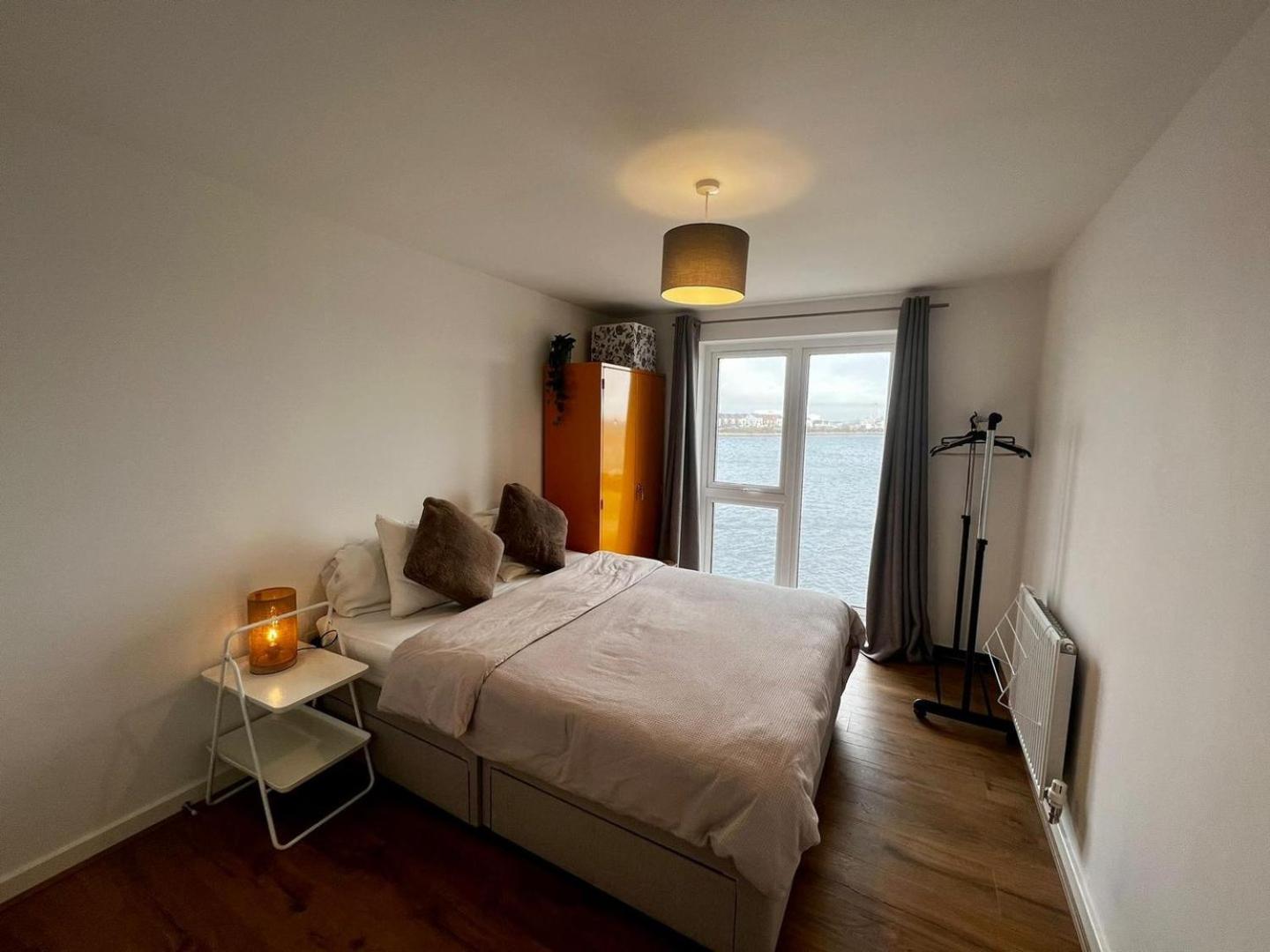 Two Bedroom Apartment In Barry-Close To Beach Exterior photo