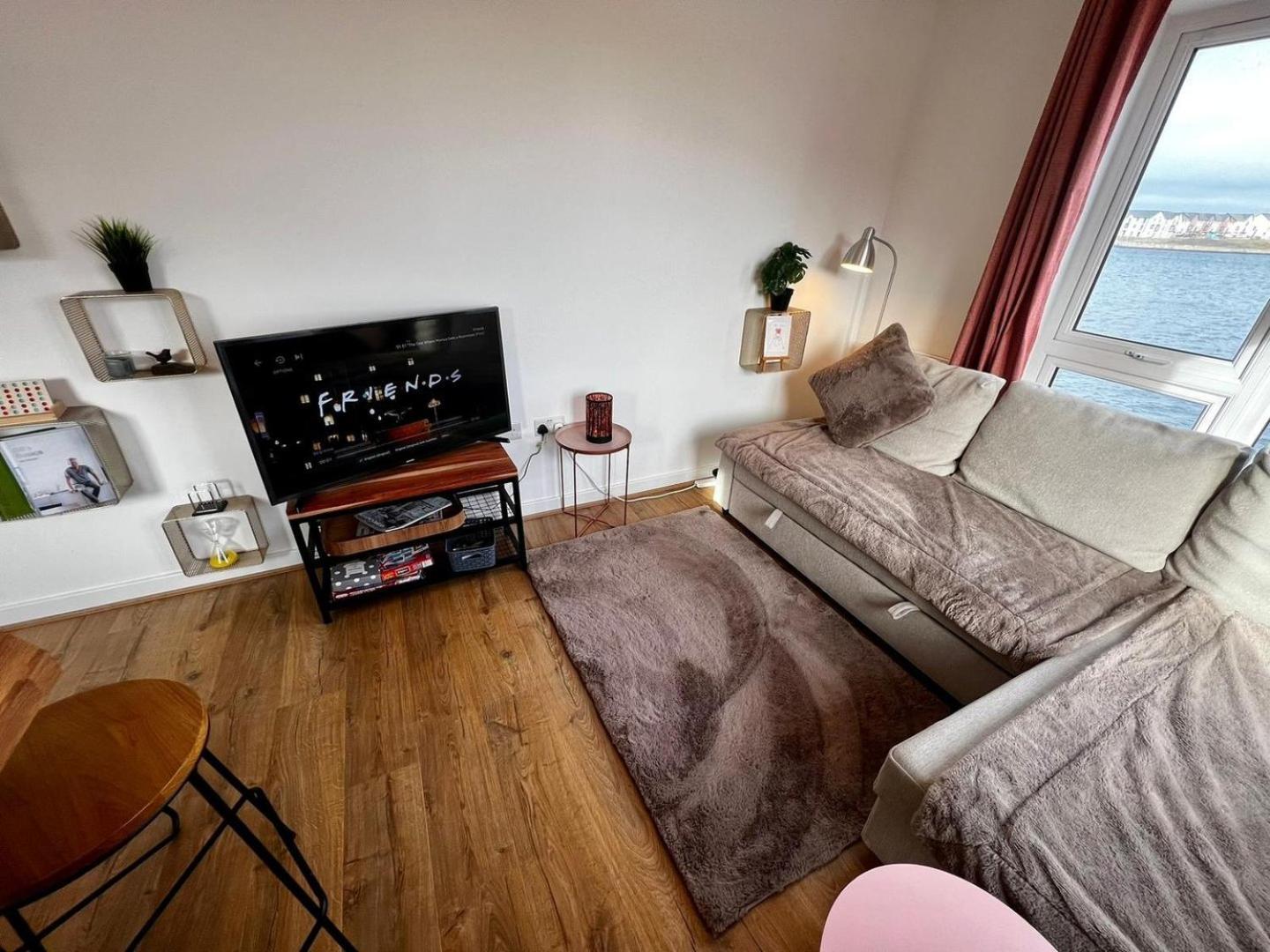 Two Bedroom Apartment In Barry-Close To Beach Exterior photo