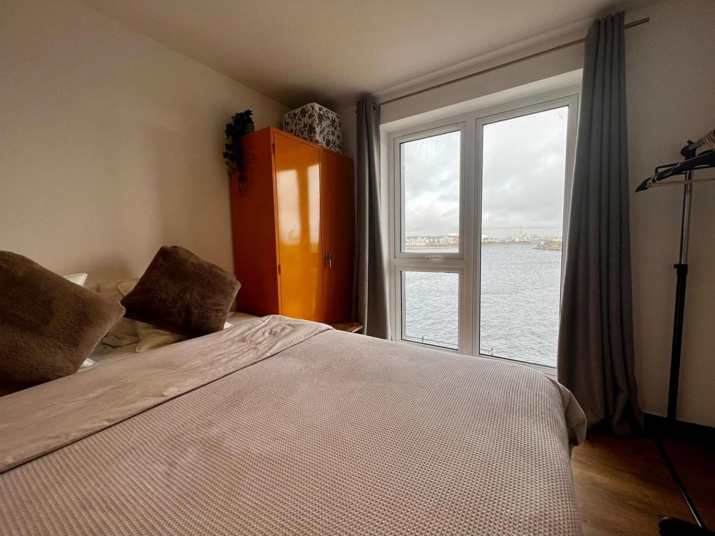 Two Bedroom Apartment In Barry-Close To Beach Exterior photo