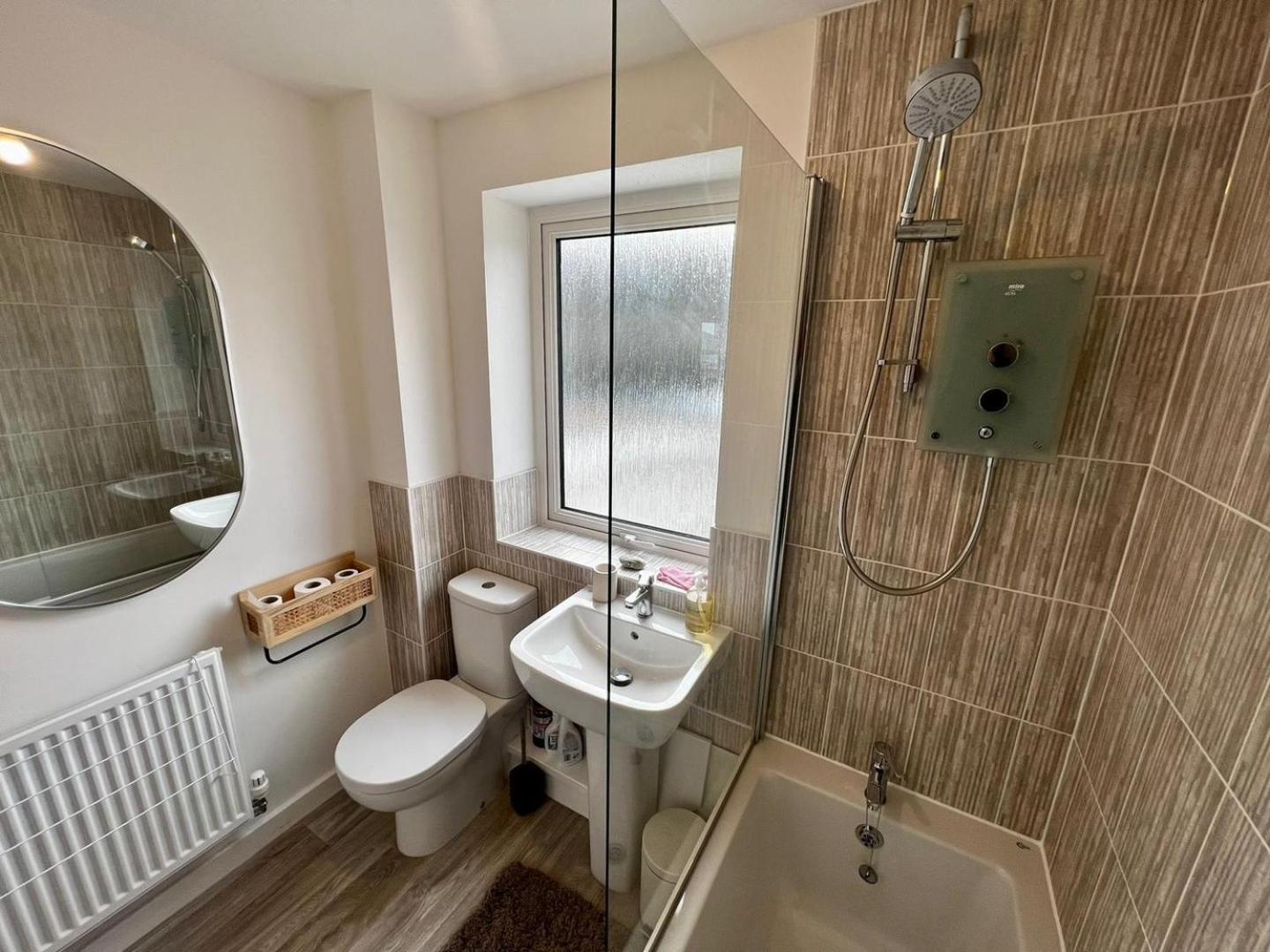 Two Bedroom Apartment In Barry-Close To Beach Exterior photo